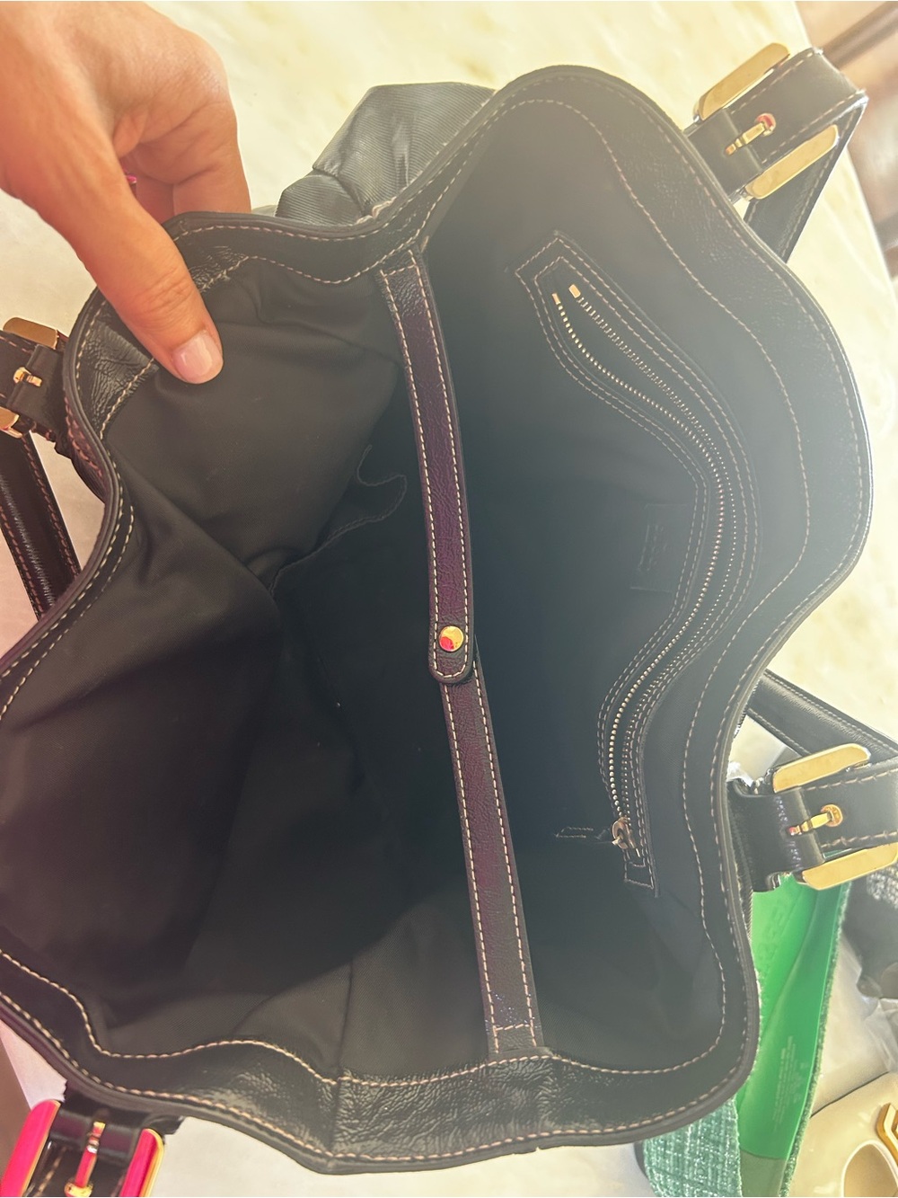 Gucci Black Shoulder Bag with Gold and Red Logo - Picture 5 of 11